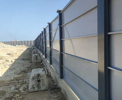 深圳鹽田港B2款鋼圍擋現(xiàn)場(chǎng)